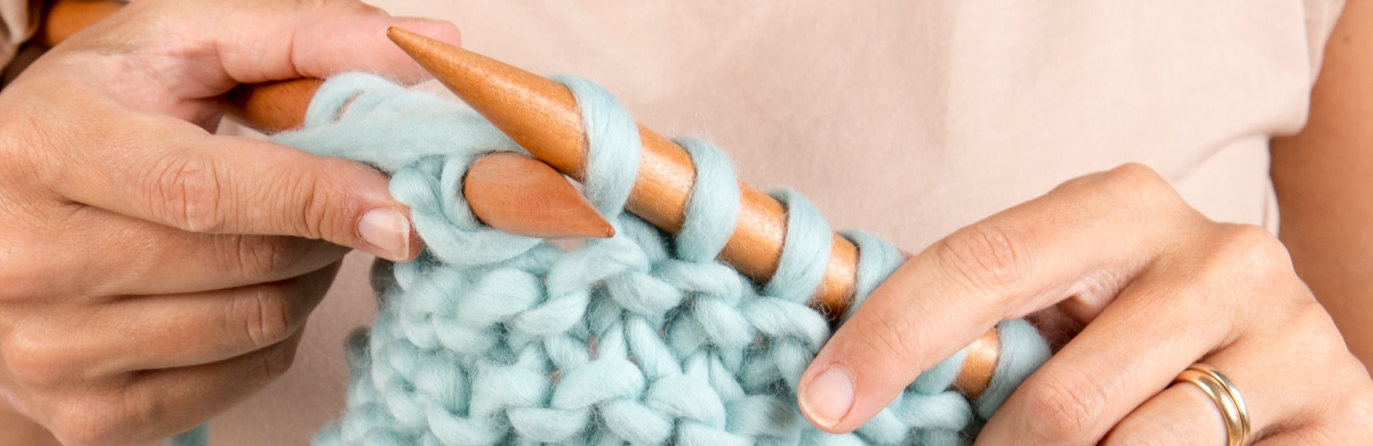 Lezioni, corsi online e workshop di maglia e uncinetto / Knitting and crochet lessons, online courses and workshops – Bettaknit