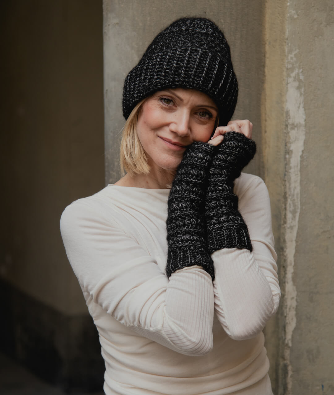 CROCHET KIT ASTRID MITTENS