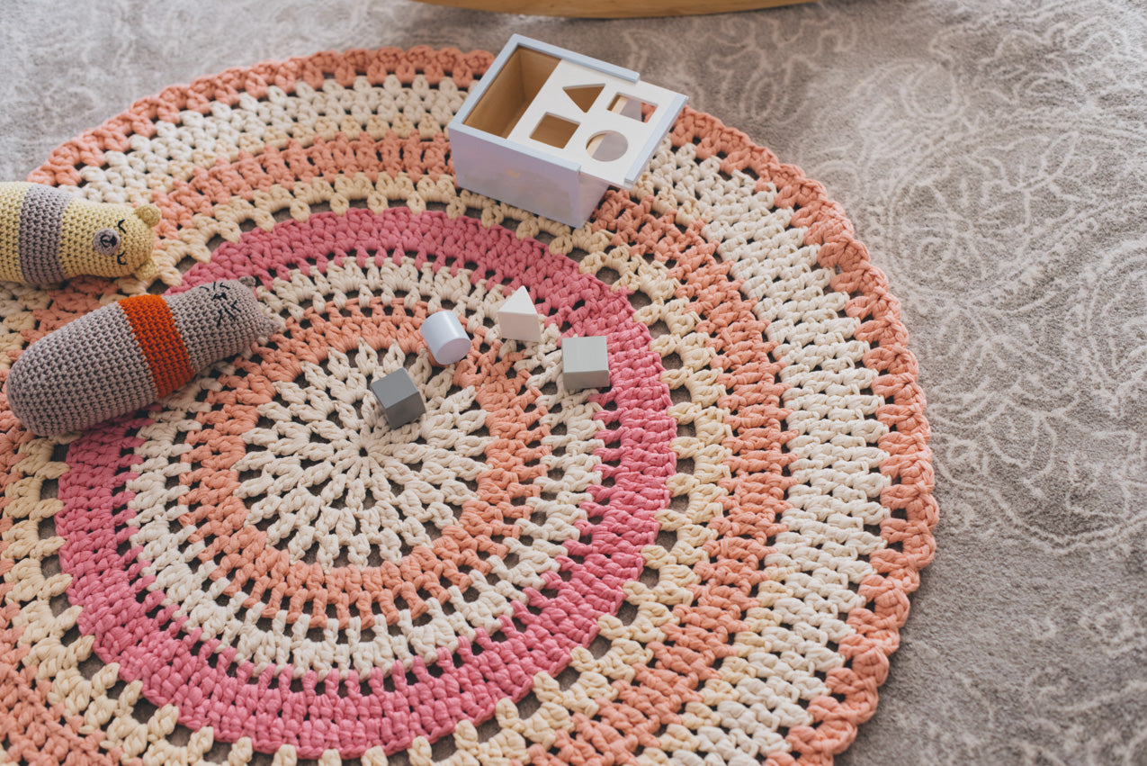 CROCHET KIT RING O’ ROSES RUG