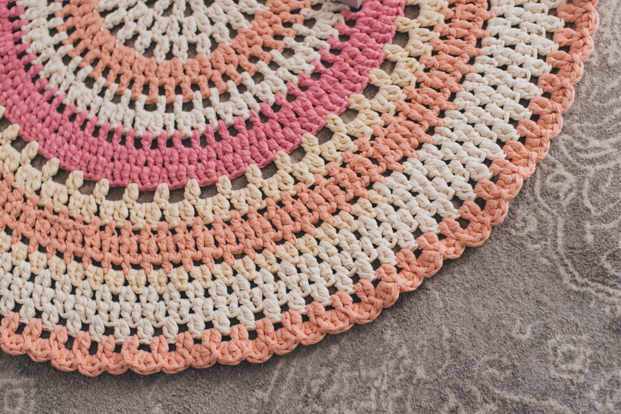 CROCHET KIT RING O’ ROSES RUG