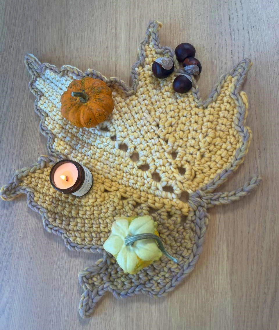 MAPLE LEAF DECORATION – DIGITAL PATTERN