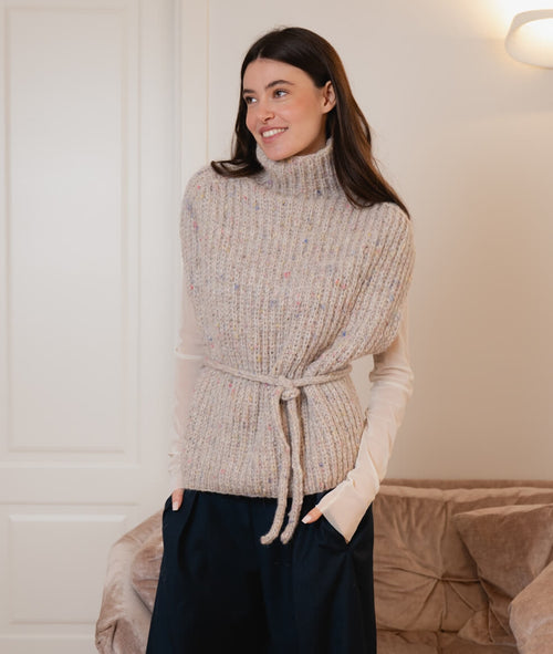 Load image 1 in gallery view. KNITTING KIT NOELIA VEST