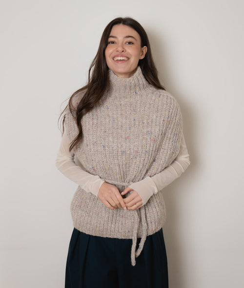 Load image 1 in gallery view. KNITTING KIT NOELIA VEST