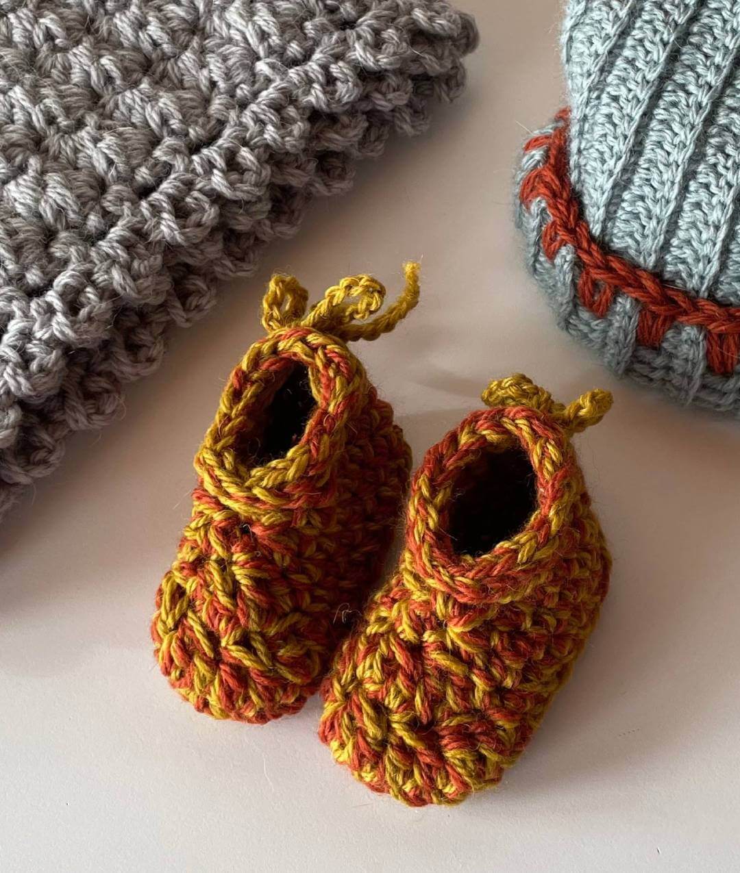 CROCHETING KIT THEO BABY BOOTS