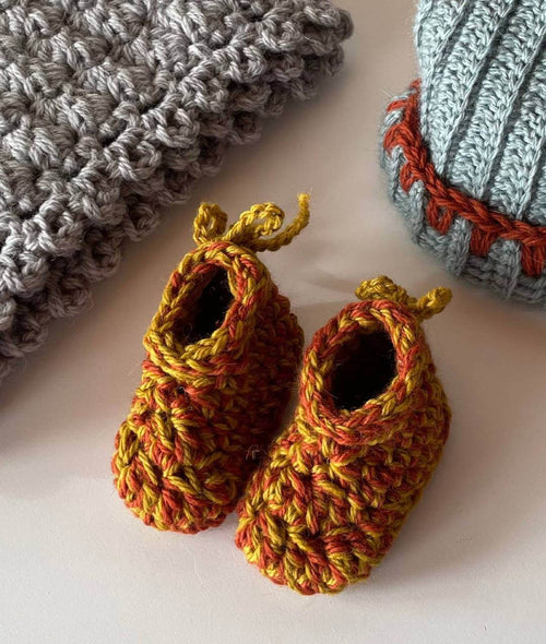 Load image 1 in gallery view. CROCHETING KIT THEO BABY BOOTS